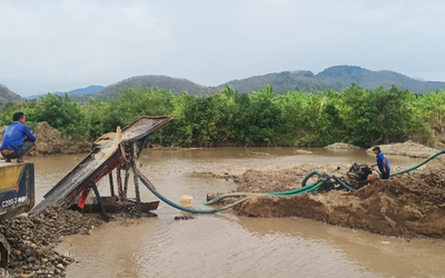 Bình Thuận: Nhức nhối nạn khai thác cát trái phép
