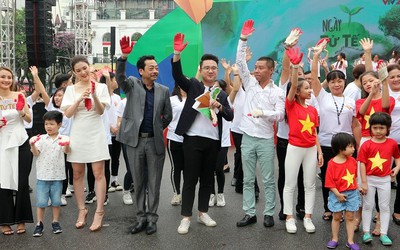 “Ông trùm” Phan Quân và “cô Đẩu” cùng hàng nghìn người hào hứng tham gia ngày tử tế