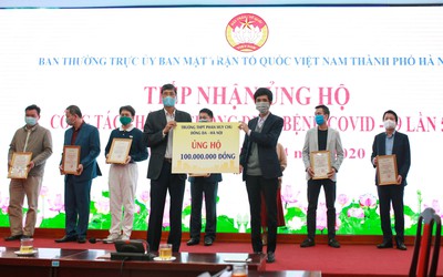 Trường THPT Phan Huy Chú ủng hộ 100 triệu đồng chống Covid-19