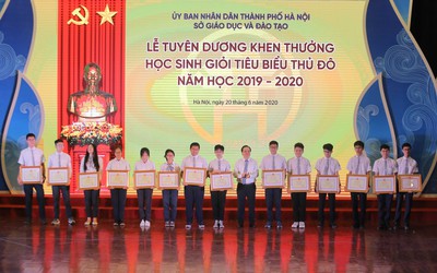 Kim loại đặc biệt tạo nên chiếc huy chương trên ngực “siêu nhân trường Ams”