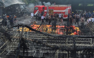 Nổ kinh hoàng nhà máy pháo hoa ở Indonesia, 27 người thiệt mạng