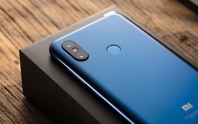 Xiaomi trình làng Mi 8 Pro mặt lưng trong suốt tại Việt Nam