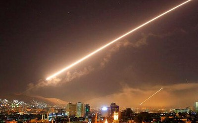 “Qua mặt” S-300, Israel bất ngờ ồ ạt nã tên lửa vào Syria