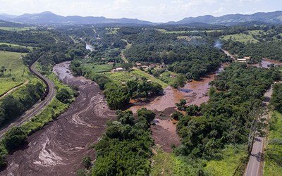 Hàng trăm người mất tích vì vỡ đập mỏ quặng sắt ở Brazil