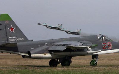 Nóng: Nga bất ngờ điều chiến đấu cơ Su-25 tới căn cứ Hmeimim, “chảo lửa” Syria sắp bùng cháy?