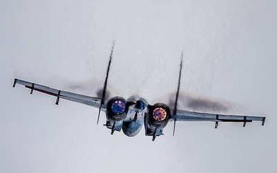 Mục tiêu của Su-27 Nga khi chặn máy bay ném bom B-52 Mỹ trên biển Baltic