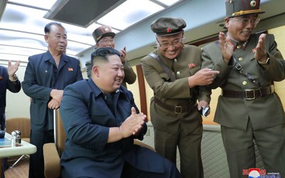 Bí ẩn loại vũ khí mới được nhà lãnh đạo Triều Tiên Kim Jong-un đích thân giám sát thử nghiệm