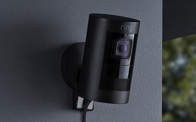 Bé gái 8 tuổi hoảng loạn vì bị Hacker quấy rối qua camera an ninh