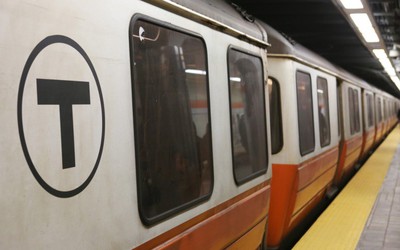 Mỹ: Cả tuyến tàu điện ngầm ngừng hoạt động vì bị 1 người đàn ông nghi trốn viện… liếm