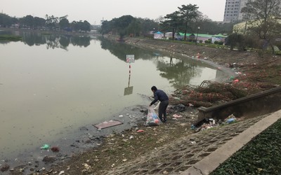 Điểm phóng sinh thành "hồ nilon" sau ngày ông Công, ông Táo