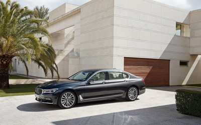 Lô xe BMW mới do Thaco nhập khẩu đã về cảng