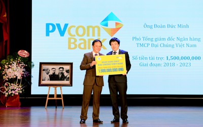 PVcomBank trao học bổng 1,5 tỷ đồng cho sinh viên ĐH Kinh tế Quốc dân