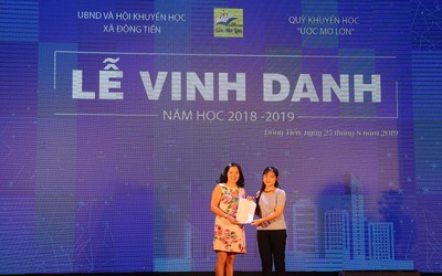 ĐH Đại Nam trao học bổng Khuyến tài 100% học phí cho tân SV đến từ xã Đông Tiến