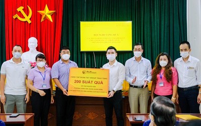 CBNV T&T Group trao tặng 3.000 suất quà cho người dân Hà Nội gặp khó khăn do Covid-19