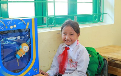 Bảo Việt Nhân thọ trao 6.000 chiếc balo cho trẻ em có hoàn cảnh khó khăn với thông điệp “ Có an là có điểm tựa”