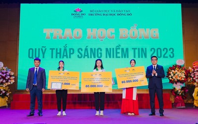 PVcomBank trao 240 triệu học bổng cho sinh viên trường Đại học Đông Đô