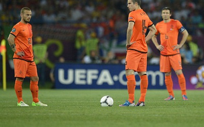 “Lốc da cam” Hà Lan bị loại khỏi Euro 2012: Con rể “giết” bố vợ