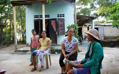 Quặn lòng “xóm không chồng” mưu sinh trên lưng “thần chết”