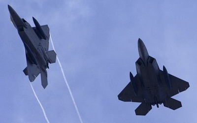 Mỹ bật đèn xanh trở lại cho "siêu chiến cơ" F-22