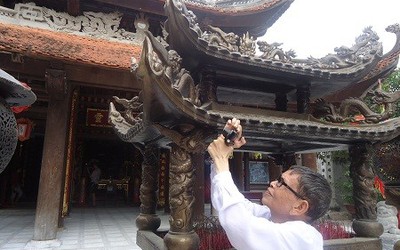 Người thắp lửa đền Đô và khoảnh khắc “Bát đế hiển linh”
