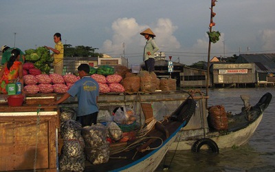 Góc khuất chợ nổi