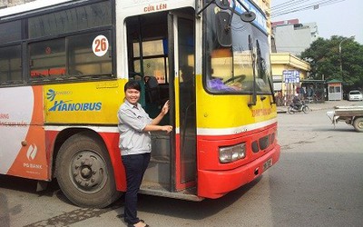 Góc khuất chưa biết về những bóng hồng "lơ xe" bus