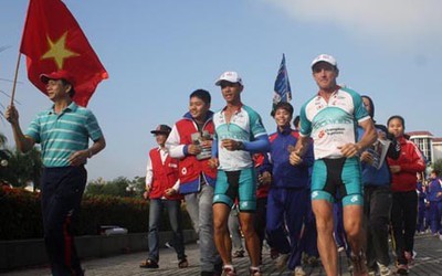 Gặp gỡ VĐV marathon lừng danh Pat Farmer