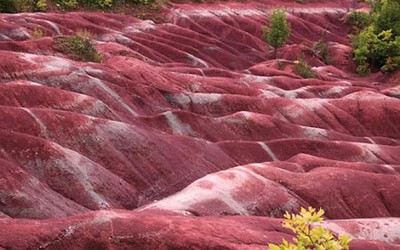 Vùng đất đỏ lạ kỳ ở Canada