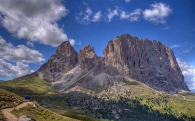 Hoàng hôn trên đỉnh núi tuyết Dolomites