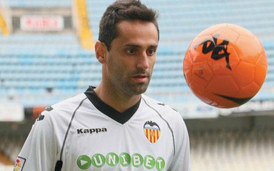 Jonas khiêu khích Chelsea