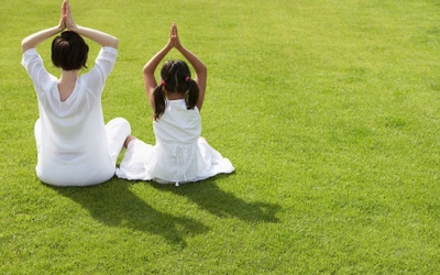 Phụ huynh đua nhau dạy trẻ tĩnh tâm bằng tập yoga