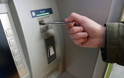 Khi gõ mã pin ATM phải che tay