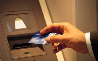 Ngân hàng lãi “khủng” từ ATM như thế nào?