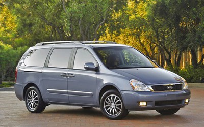 Kia tạm hoãn sản xuất Sedona 2013