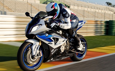 BMW giới thiệu phiên bản cao cấp của S1000 RR 2012