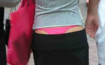 Nữ sinh "khoe" đường cong, mong nổi tiếng