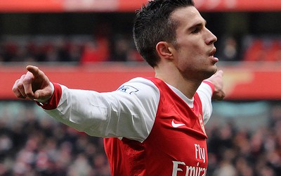 MU nhảy vào cuộc đua giành Robin van Persie