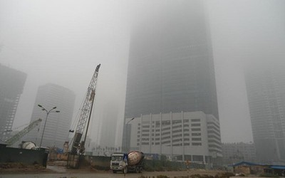 Hiện tượng "sương trưa" bất thường ở Hà Nội