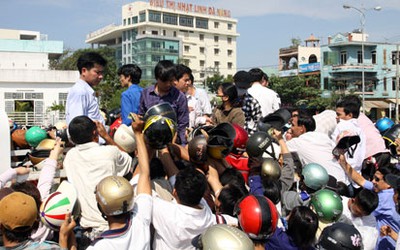 Đà Nẵng "hỗn loạn" ngày đầu đổi mũ bảo hiểm