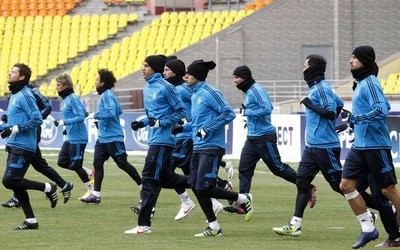 Real Madrid tìm cách khống chế cái lạnh ở Luzhniki