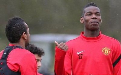 Pogba ở lại MU vì… lương khủng