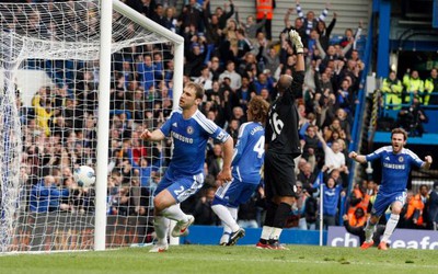 Chelsea 2-1 Wigan: May mắn lại mỉm cười với Chelsea