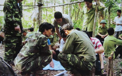 Vụ săn gỗ huê trăm tỷ, phát hiện nhiều đạn AK