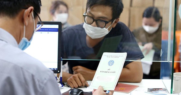 Có được cùng lúc tham gia BHXH bắt buộc và tự nguyện để được hưởng lương hưu cao hơn?