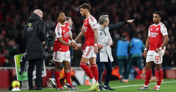 Arsenal tiếp tục gặp vận đen