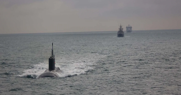 Đằng sau việc tàu ngầm tấn công của Nga nổi lên ở Eo biển Anh bất chấp thời tiết bất lợi