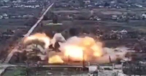 Bom lượn dẫn đường Nga tung đòn hủy diệt, tuyến phòng thủ Ukraine rung chuyển