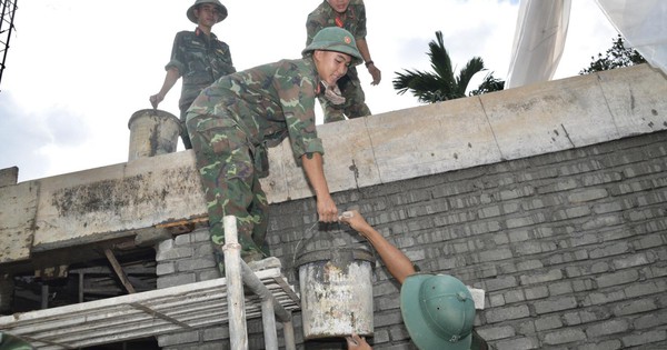 Ghi từ “Chiến dịch Quang Trung” thần tốc- Kỳ 1: Đỏ lửa dựng nhà, vẽ lại nụ cười nơi “rốn lũ”