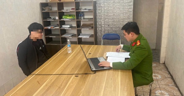 Chia tay bất thành, nam thanh niên tạt dung dịch tẩy bồn cầu vào người tình