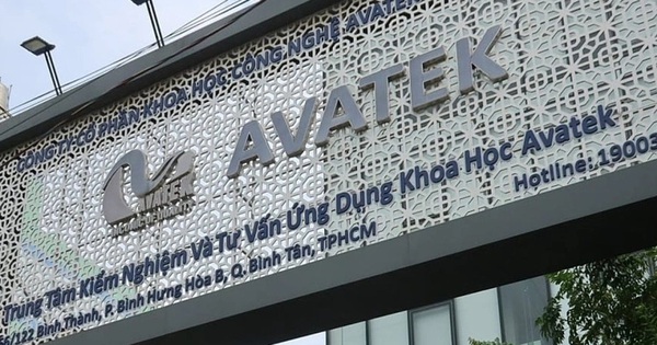 Sau lưng người chồng/vợ...